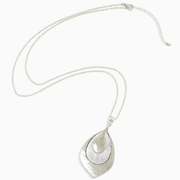 torrid Jewelry - Torrid NWT SILVER-TONE LEAF PENDANT NECKLA… torrid Jewelry - Torrid NWT SILVER-TONE LEAF PENDANT NECKLA…